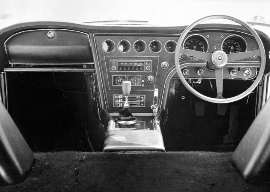 Торпедо Toyota 2000GT 1967 года  (JP) (фото 1 из 37)